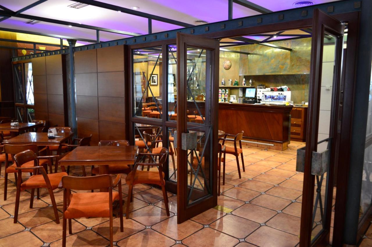 Hotel Alda El Suizo フェロル エクステリア 写真